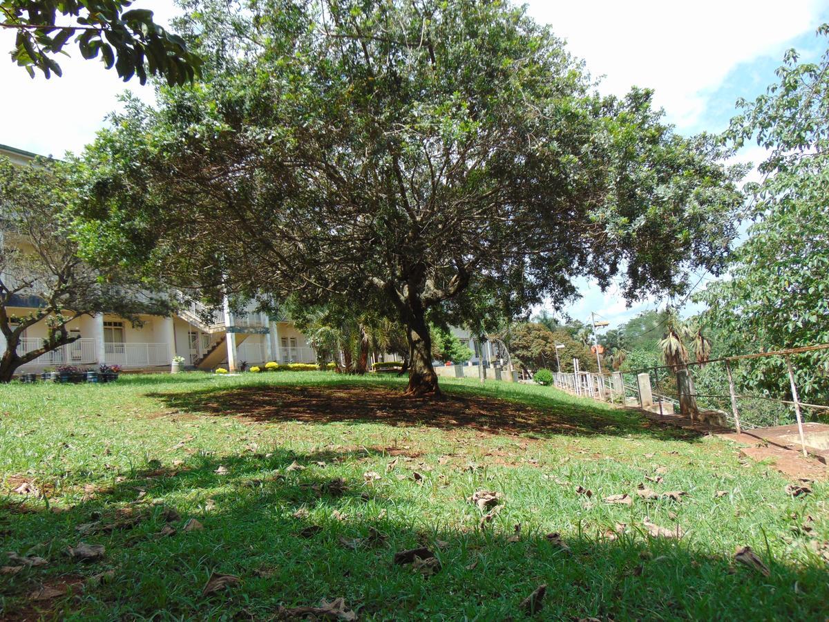 Brisk Hotel Triangle Njeru Exterior photo